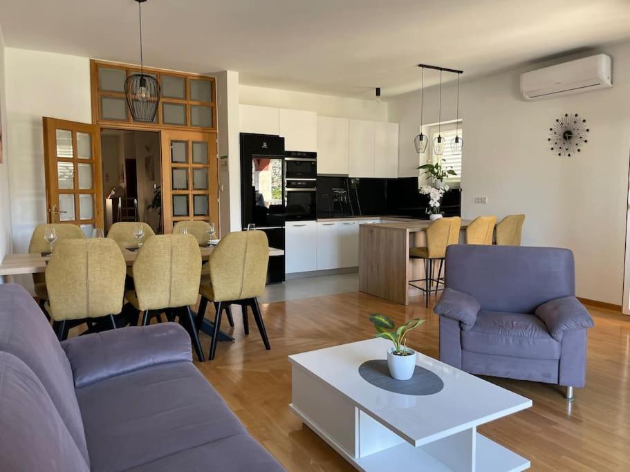 Apartment Bayview Oasis